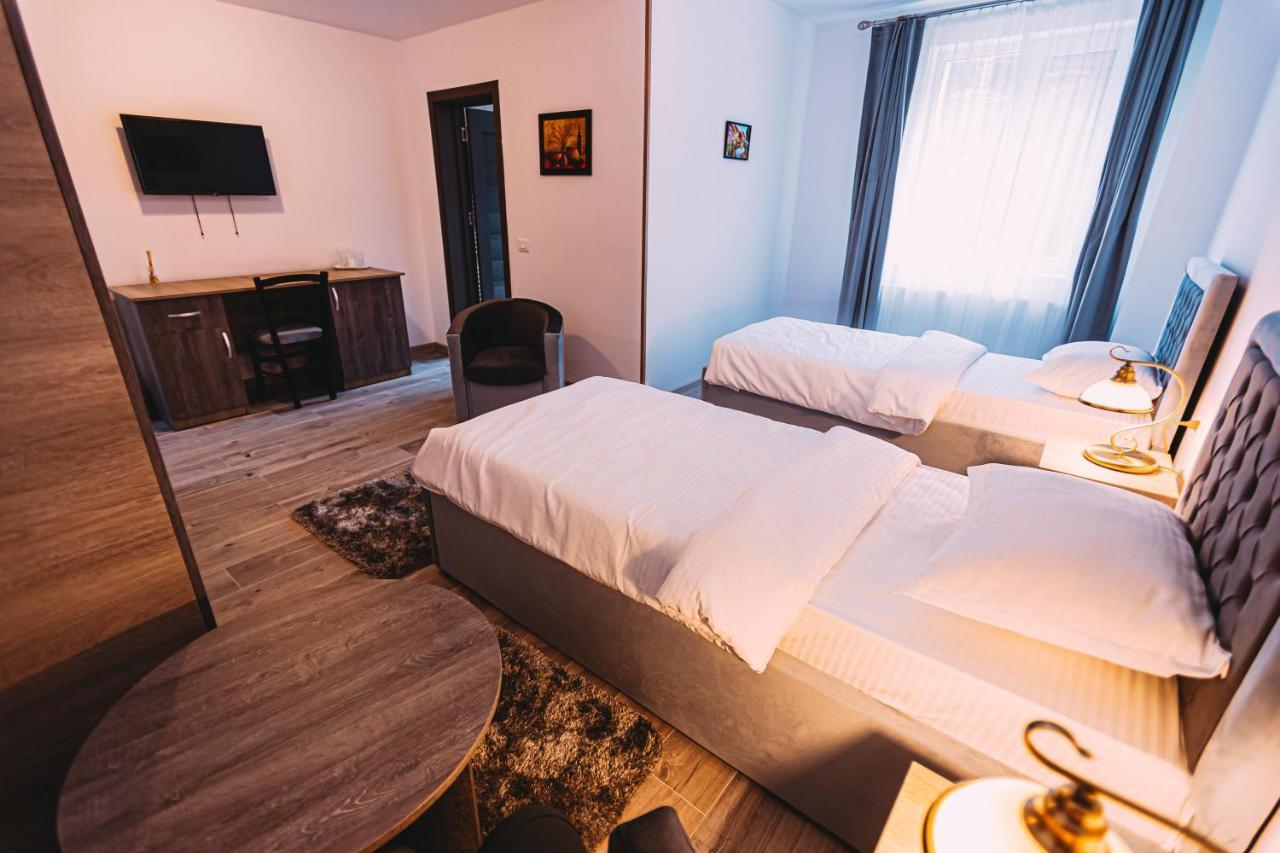 Motel Piatra Corbului Биказ Экстерьер фото